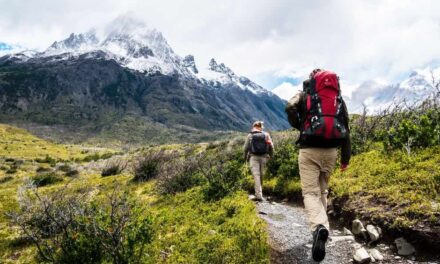 Trekking d’estate: equipaggiamento per escursionisti alle prime armi