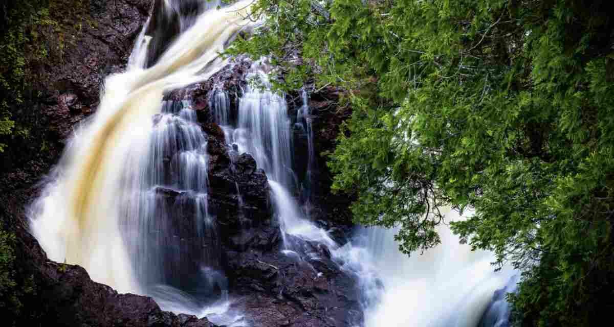 Questa cascata scompare nel nulla davanti ai tuoi occhi: il fenomeno inspiegabile che devi vedere