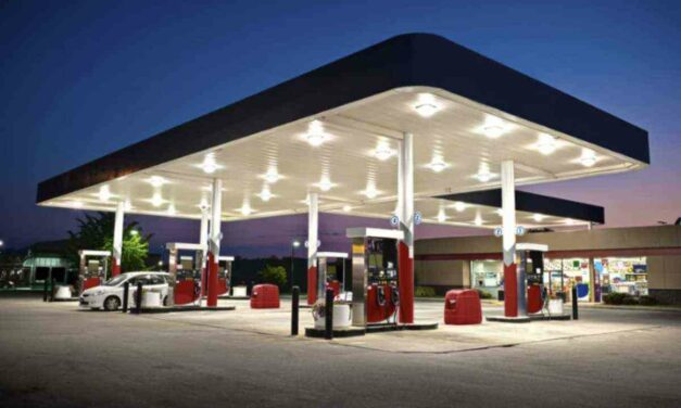 Benzina quasi gratis in questa città italiana: il trucco per percorrere tutta la costa con due spiccioli