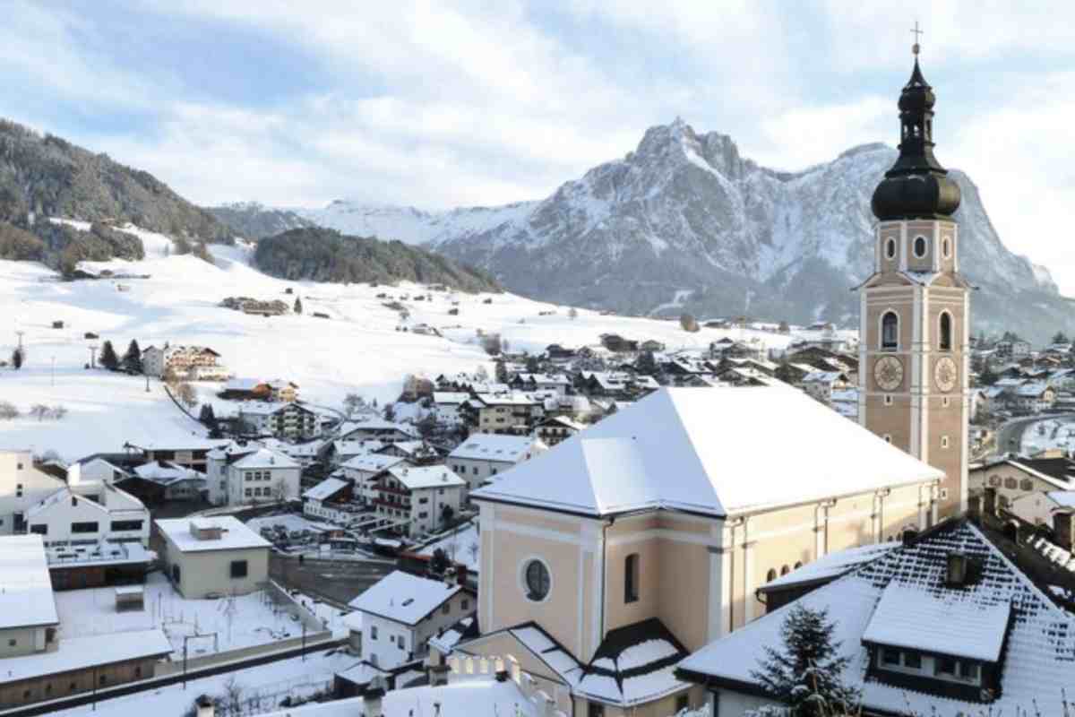 Castelrotto rappresenta un fulcro culturale importante in Alto Adige, con una popolazione che parla prevalentemente tedesco,