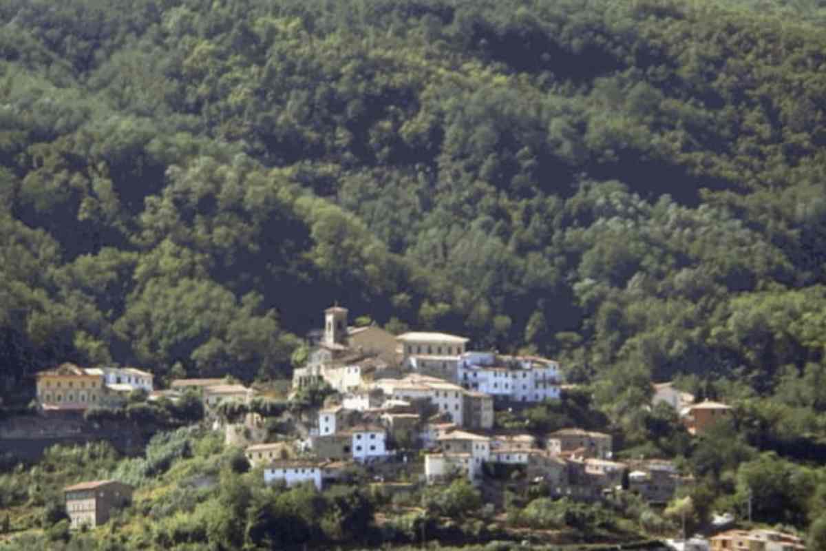 Sulle colline pistoiesi si trova la frazione di Femminamorta, un toponimo che suscita una certa inquietudine.