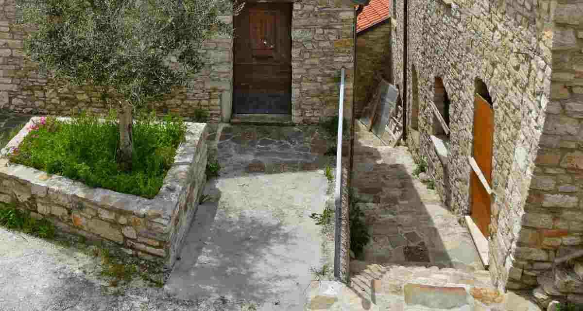 In questo borgo incantato puoi soggiornare gratis se porti…un libro
