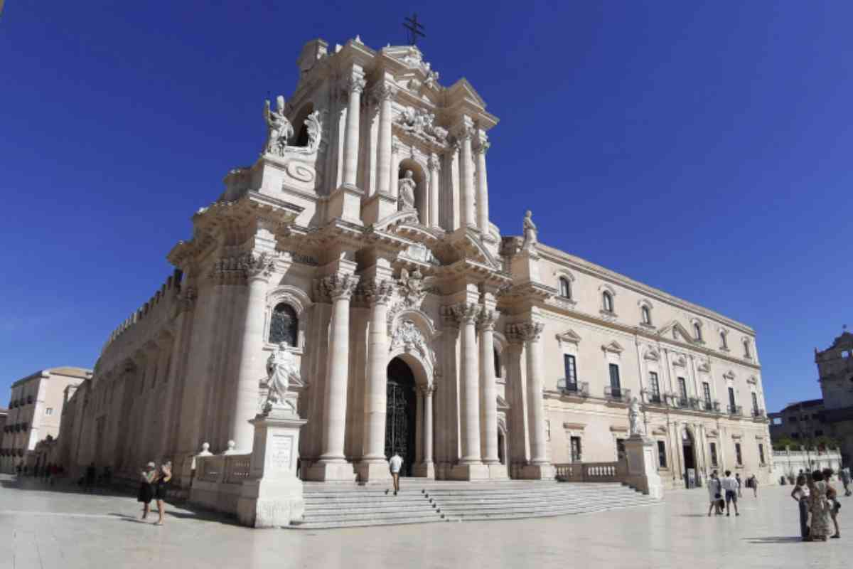 La significativa variabilità dei prezzi del carburante nella provincia di Siracusa offre opportunità concrete per risparmiare.